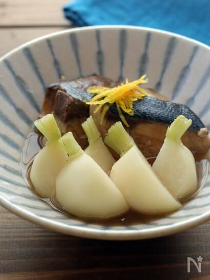 親子丼・自家製チャーシュー・地鶏のお造り・ピーマンと雑魚の炒め煮 : 味食倶楽部