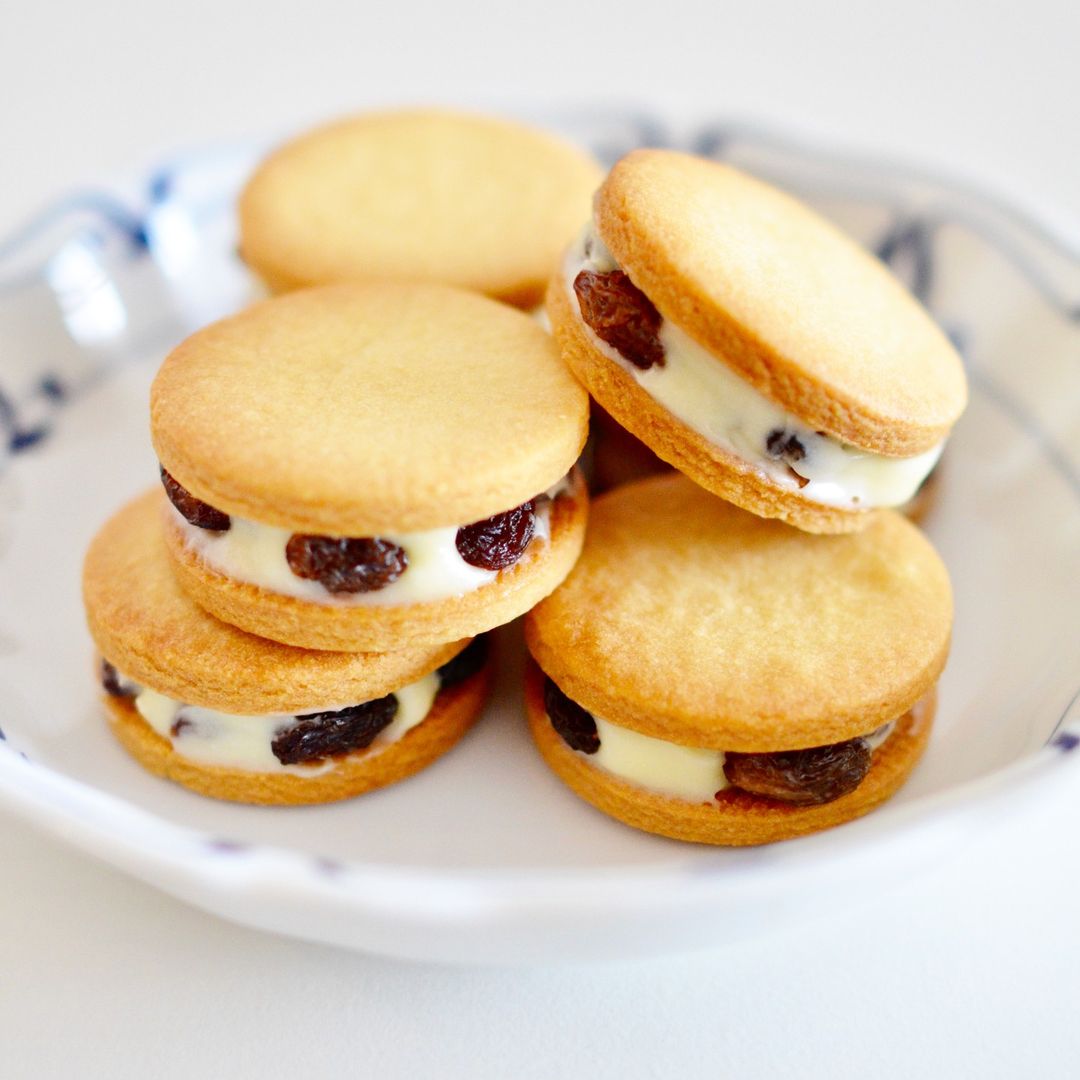 1:1:1の黄金比！市販クッキーで作る「バターサンド」レシピ - macaroni