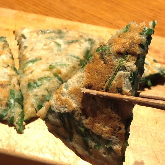 チヂミみたい？日本の郷土料理長野名物にらせんべい