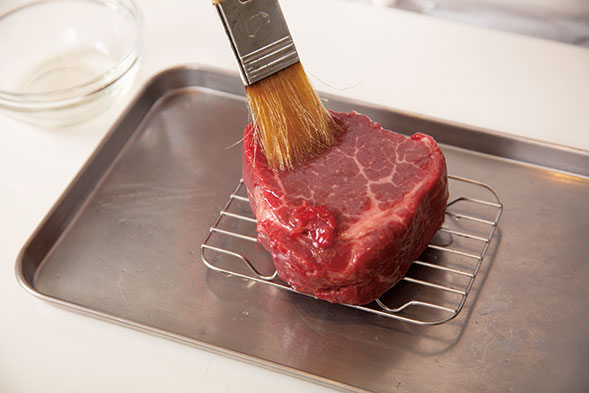 失敗ナシ！ステーキはオーブンで温めてから焼け！樋口直哉『ロジカル男飯』光文社新書