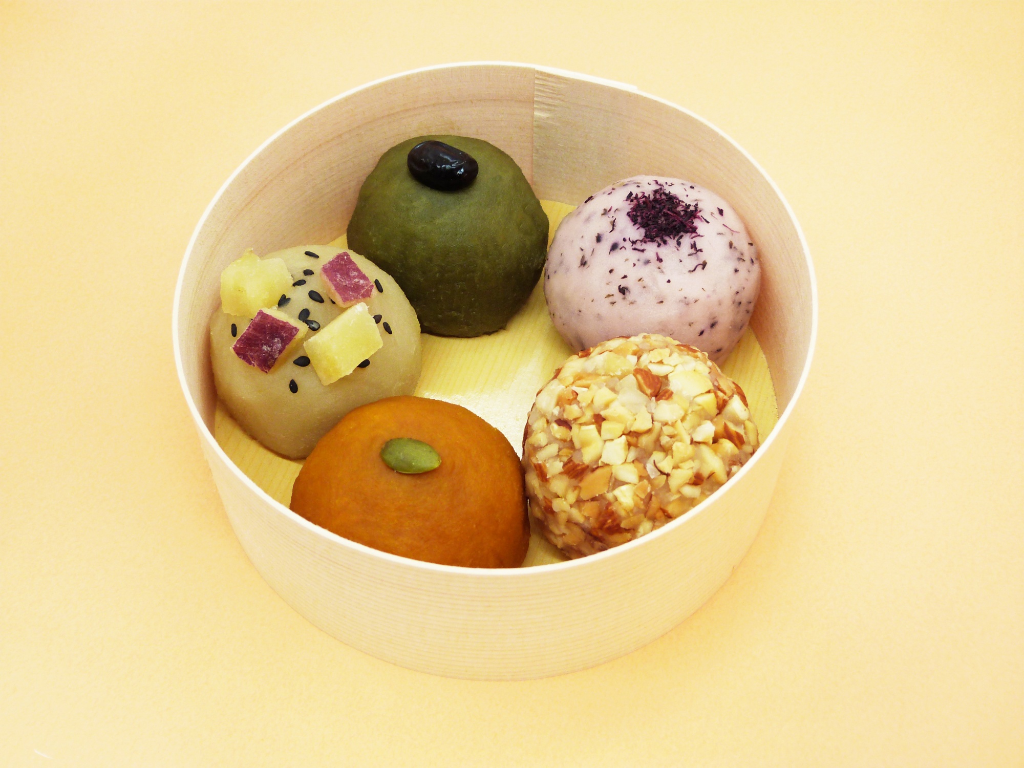 おはぎの賞味期限について —---------------------------- 賞味期限は常温で当日中、 冷蔵で翌日中でお願いしております。長めのお日持ちをご希望の場合は 冷凍でのお渡しが可能です。 冷凍品をご希望の場合は、 👇の電話またはDMにてご予約ください。INFORMATION