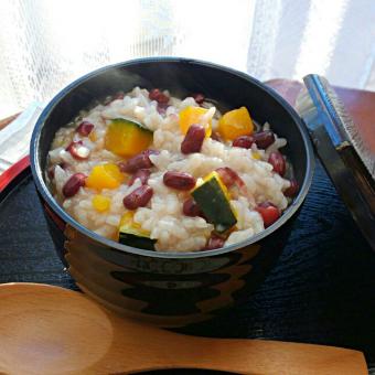 小豆粥冬至として人気の韓国伝統料理小豆粥とライスケーキの写真素材・画像素材 Image 180966463