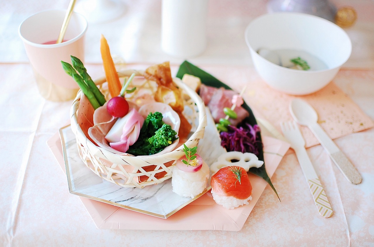 家族で楽しむホームパーティーにぴったり！テーブルが華やぐおしゃれなレシピクレライフクレハの家庭用品サイト