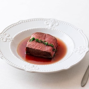 キャンプでローストビーフに挑戦！ダッチオーブンやフライパンを使用した作り方を紹介！キャンプ・アウトドア情報メディアhinata