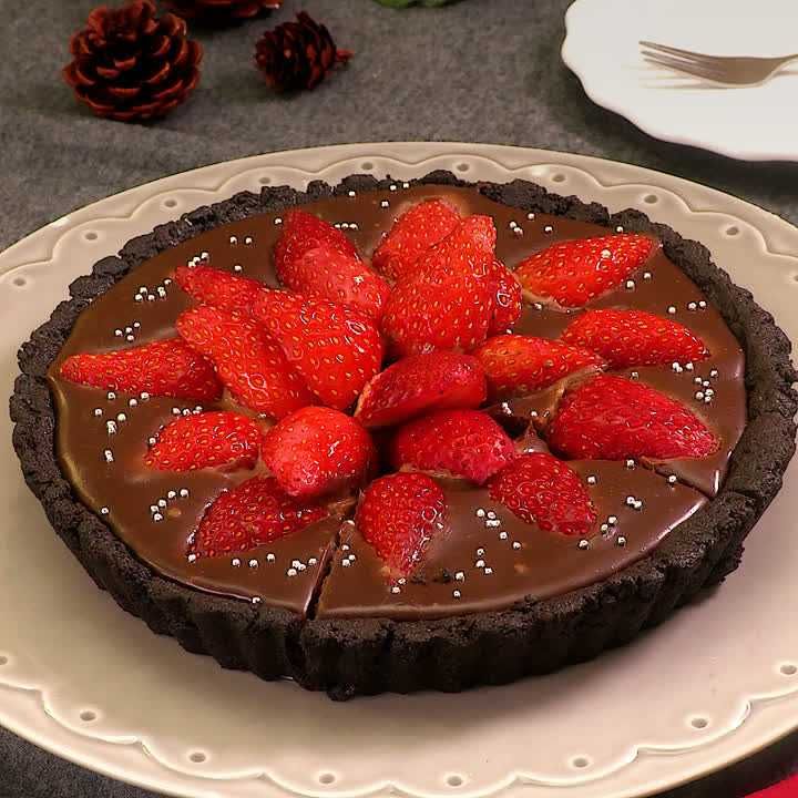 たっぷりフルーツの、苺とバナナのチョコケーキ