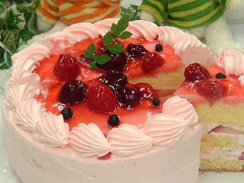誕生日ケーキに！いちごのデコレーションケーキ