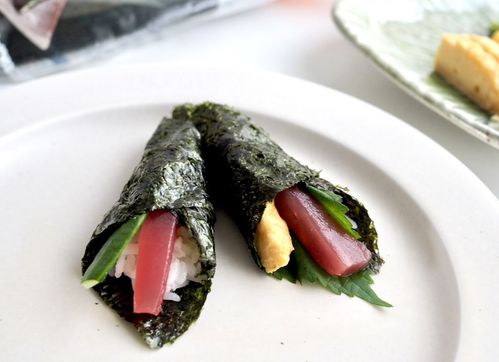 子供も大人もみんな大好き！ 手巻き寿司 おいしく食べる極意その１：海苔の切り方Happy Recipe ヤマサ醤油のレシピサイト
