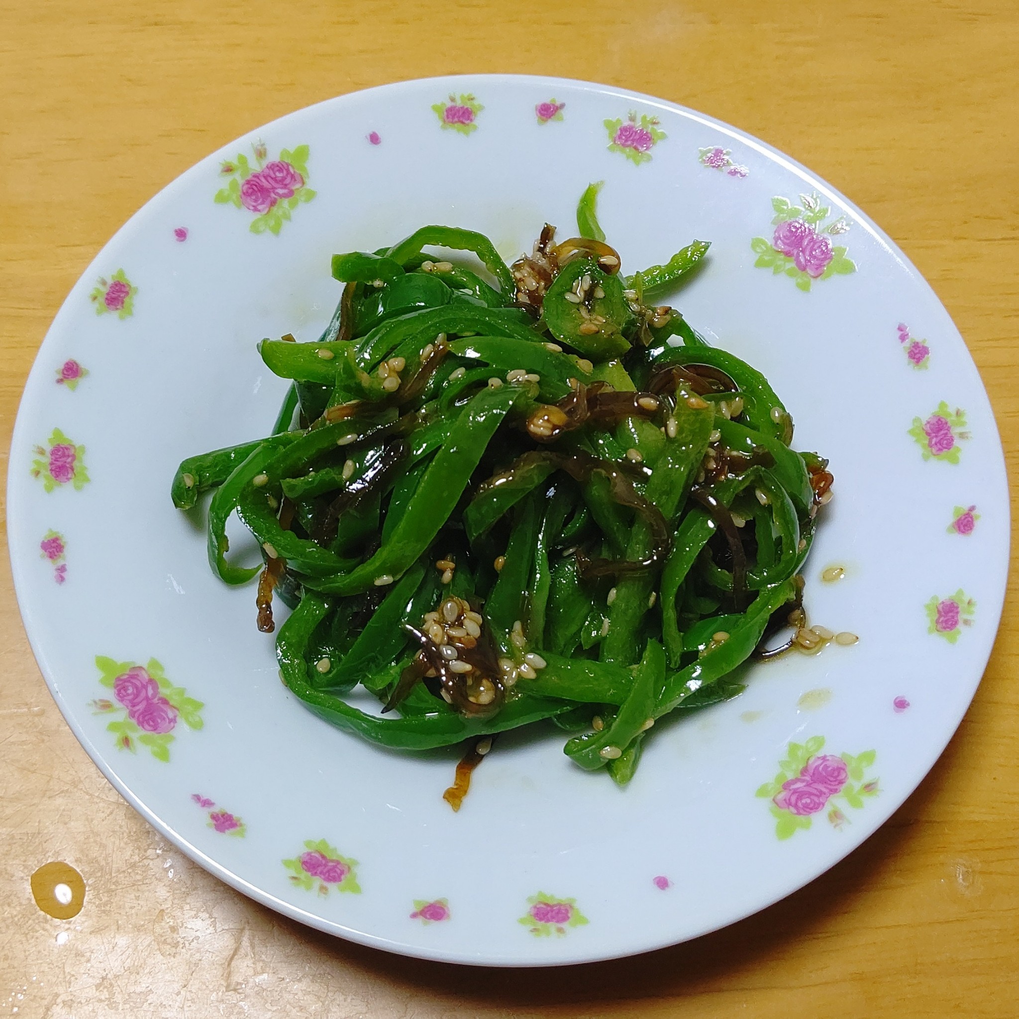 ピーマンと鶏肉の塩昆布炒め酒蔵が教える！酒・みりん・粕・麹のレシピやお役立ち情報サイト白扇酒造