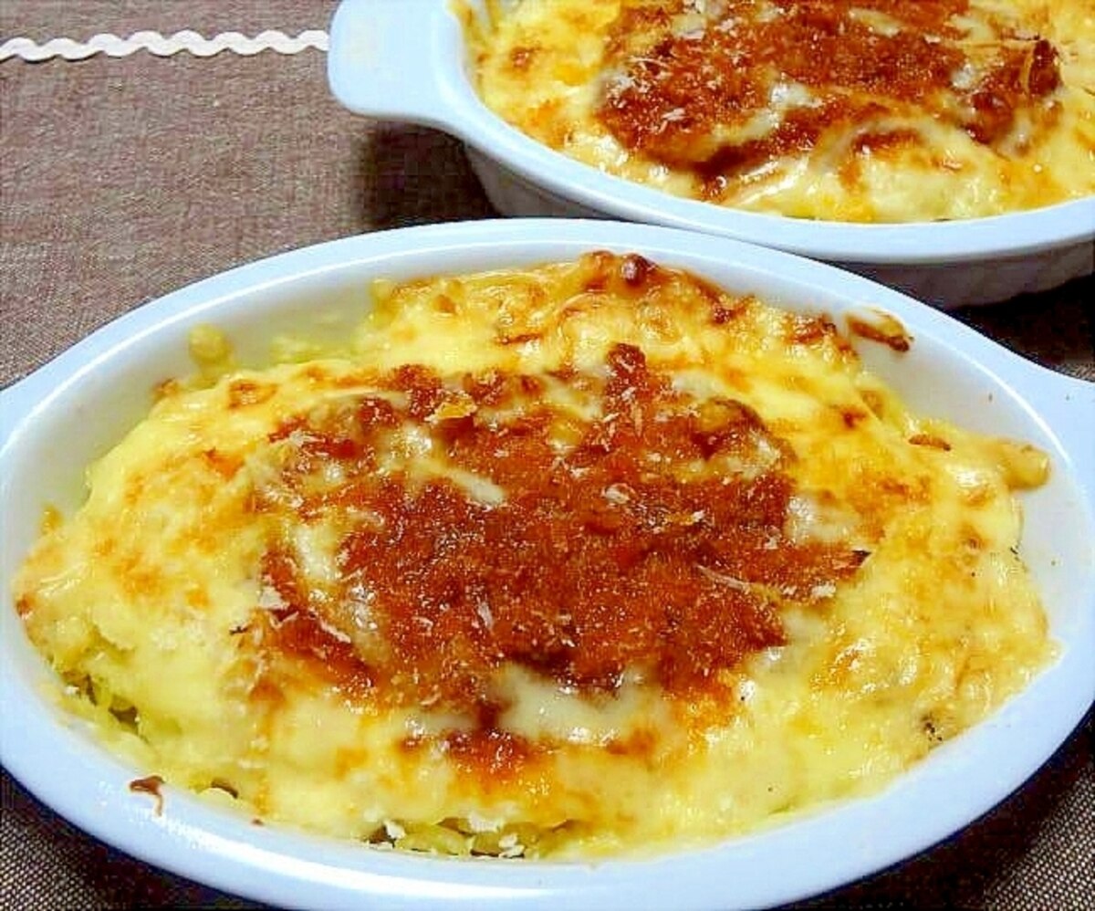 サイゼリヤ新作「焼チーズ ミラノ風ドリア」を実食！おすすめのトッピングはコレ - macaroni
