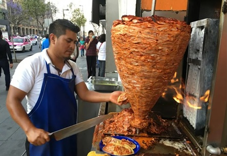 ステーキタコスとして知られる本格的なテックスメックスメキシコ料理の写真素材・画像素材 Image 186987234