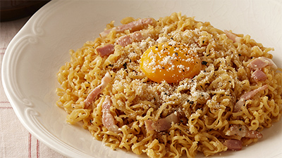 チキンラーメンの最強アレンジレシピ10選！麺を活かしたご飯やサラダまで人気メニューを紹介 - Arizine