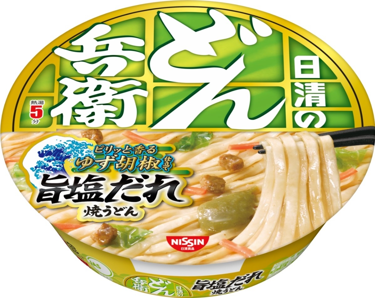 ある日の晩ごはん🥢 . ✽ 豚肉と小松菜の柚子胡椒うどん ✽ きのこの炊き込みご飯おにぎり ✽ カニカマポテサラ ✽ 紫キャベツとツナの和風ナムル✽ シャインマスカットほっこりうどんの日🍜 石丸製麺さん @udonmaru_isimaruseimen から頂いた 『技の極み讃岐