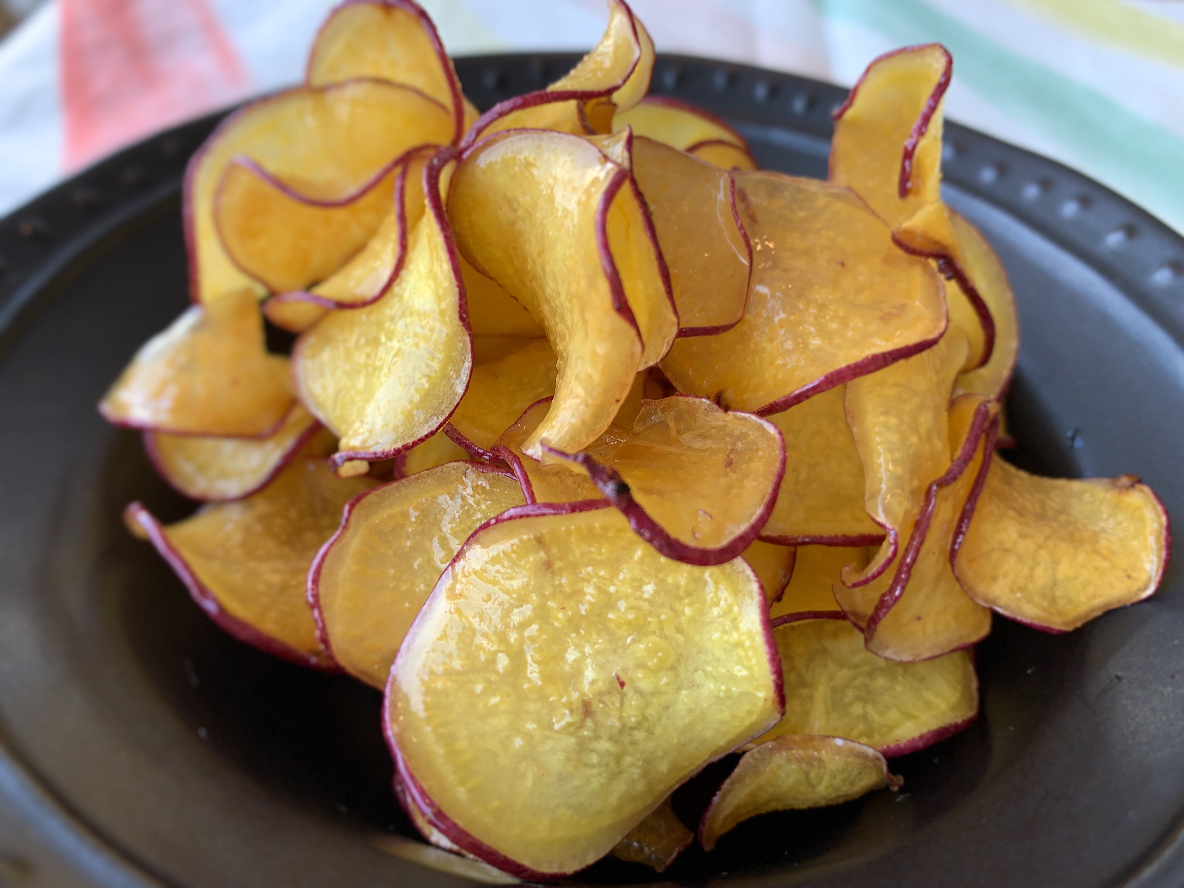 フライパンひとつで簡単！さつまいもチップスのレシピ