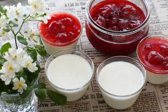 苺ジャム いちごジャムのヨーグルト ケーキ。焼かないで作れちゃう