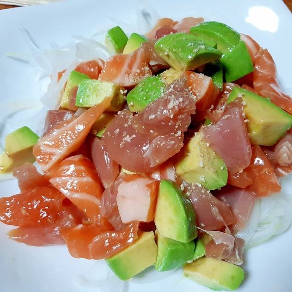 漬けて冷やすだけ！「アボカドとモッツァレラチーズのめんつゆ漬け」今日の作り置きダイエット、フィットネス、ヘルスケアのことならFYTTE-フィッテ