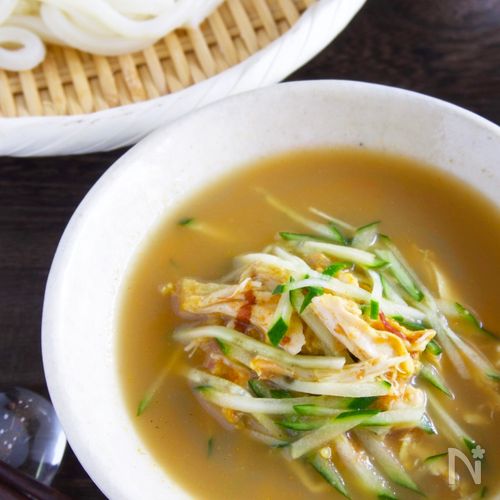 「冷たいカレーうどん」, ありがたいことに今年は去年の2倍売れています！, 暑い時に熱いものも良いんですが、やっぱり冷たい麺が食べたくなりますよね。,カレーうどん専門店鐘壱が作る冷たいカレーうどん。, ぜひ食べてみてね！, 自家製の桜えびラー油をたらせば、味変してさらに美味しくなります！,桜えびラー油はまろやかな辛さなので、ぜひお試しください。,静岡グルメ,清水区グルメ,静岡ランチ