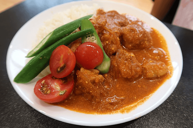 カレーにたまねぎではなく長ネギを入れるということタカハシケンジ😁「めいじん」というあだ名の採用担当