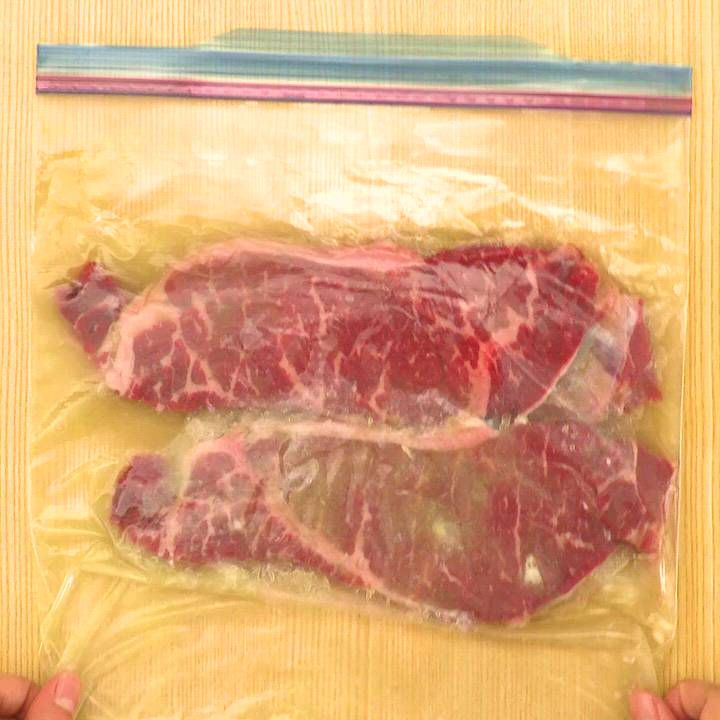 玉ねぎソースの漬け込みステーキ