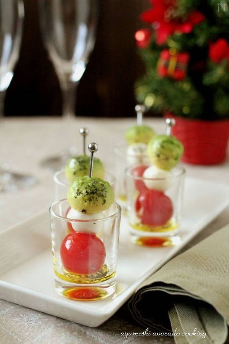 健康的な前菜のカプレーゼ トマトとモッツァレラチーズ、地中海式ダイエットとオリーブ オイル ドレッシング、重量損失の概念のイタリアンサラダの写真素材・画像素材 Image 87208956