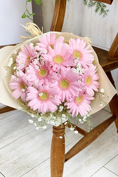 ガーベラがもつ花言葉は？意味や由来を詳しく紹介