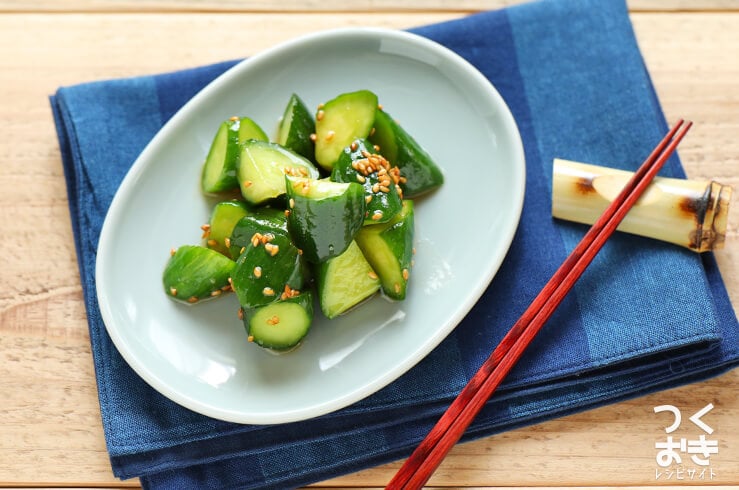 🥒ピリッとからっきゅう, 夏にぴったりの、ピリ辛副菜できました✌️, きゅうりを綿棒でぽこぽこ叩いて、ストレス発散！,だけじゃなくて、味もしっかり染み込んで美味しくなるんです☺️,🧂しょうゆ、豆板醤、ごま油、昆布茶で旨みたっぷりのたれに漬けて、あとは冷蔵庫で10分。,塩はお好みで。私はむくみ対策で控えましたが、濃い味派の方はぜひ✨,