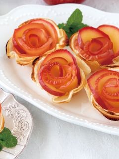 餃子の皮で♡薔薇のアップルパイ