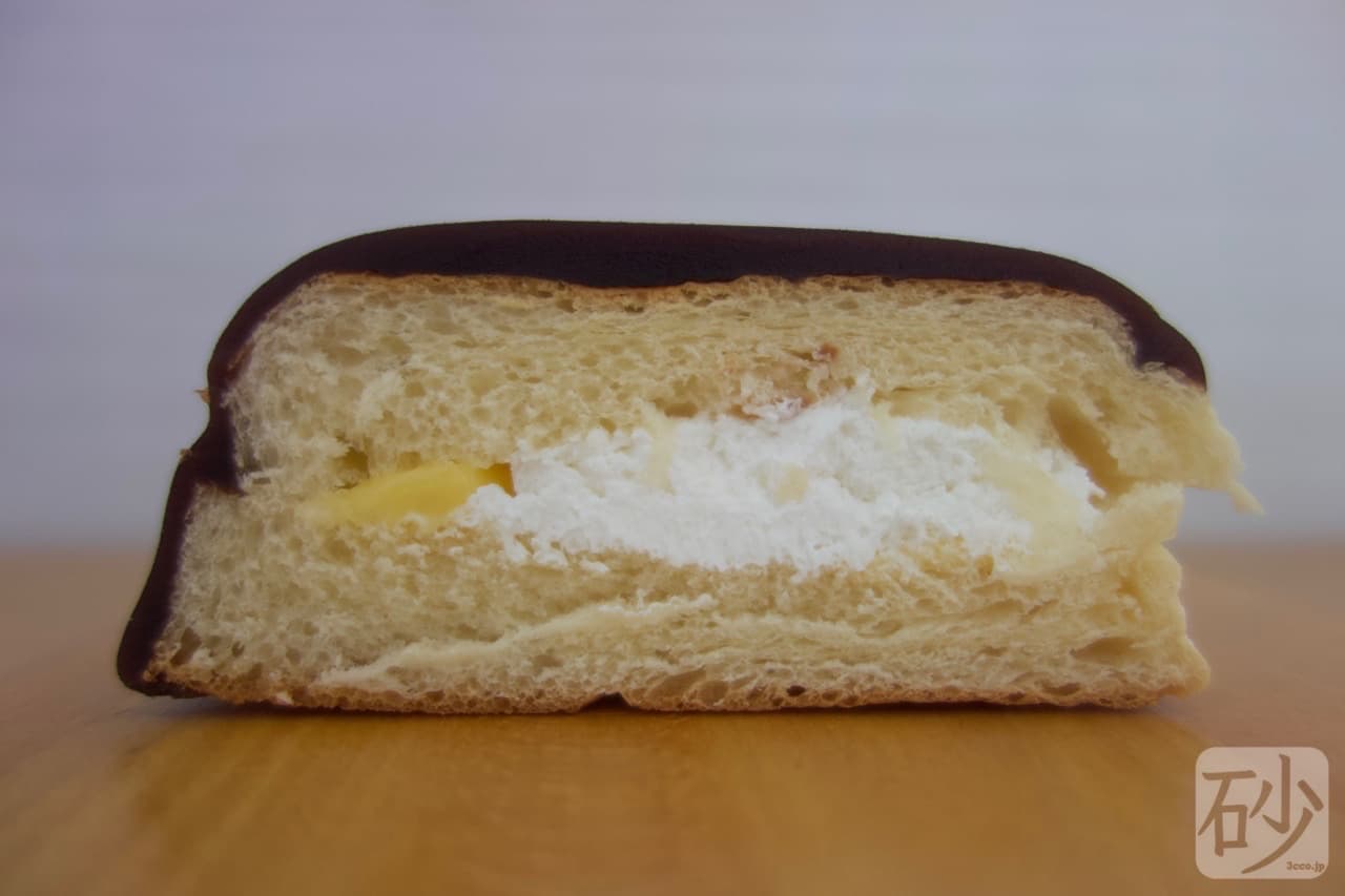 元祖 三石羊羹セイコーマートさん ポーチ入り羊羹 抹茶羊羹 🍵 チョコラベリー🐴🍫🍓 サンレイポケット🐴 ようかん屋のあんこ新入荷中です🫶 おがわじゅりさんの 馬🐴シリーズが 日高以外で人気が出てきているのが 嬉しいです😊 当初は 🐴馬産地ならではの物かと 思っ