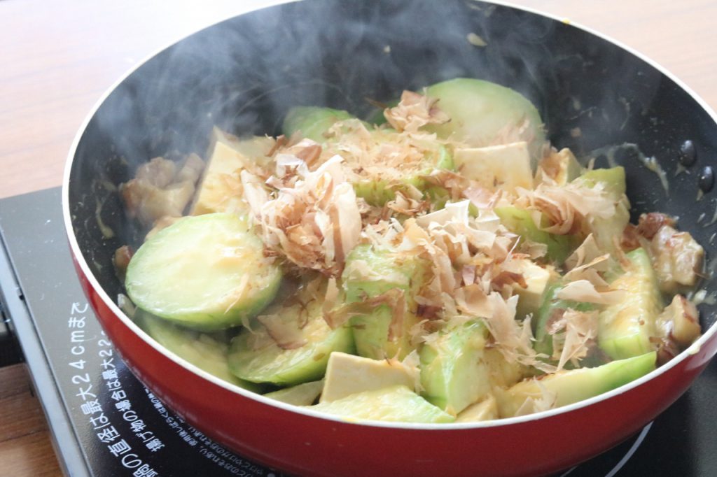 ナーベーラーと豚肉のハサミ蒸しくゎっちーおきなわ！沖縄食材情報サイト