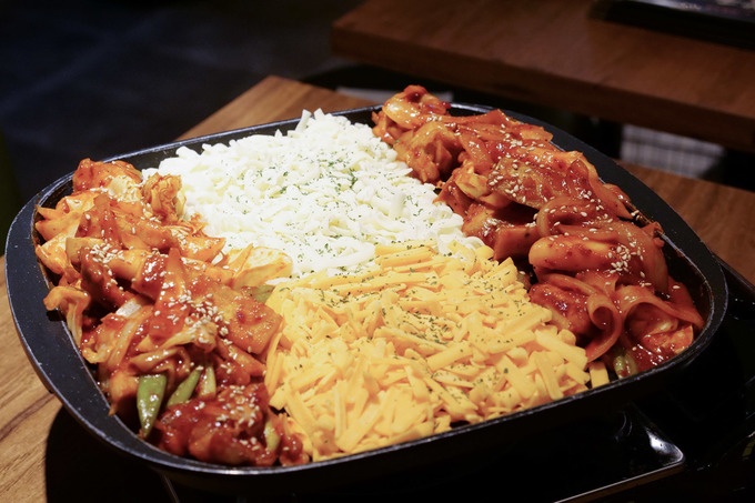 韓国料理ジョンマッテジ金山店 名古屋韓国料理 名古屋グルメ 金山韓国料理 金山グルメエビチーズフォンデュ🧀🦐 ぷりぷりのエビととろ〜りチーズの組み合わせは一度食べたら必ずまた食べたくなる中毒性のあるグルメです₍ᐢ⸝⸝›̫ ‹⸝⸝ᐢ₎ SNS映えも間違い