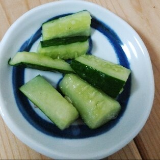 きゅうりとみょうがの浅漬け 白だしで簡単に味が決まる！刻んだきゅうりとみょうがで♪macaroni マカロニ