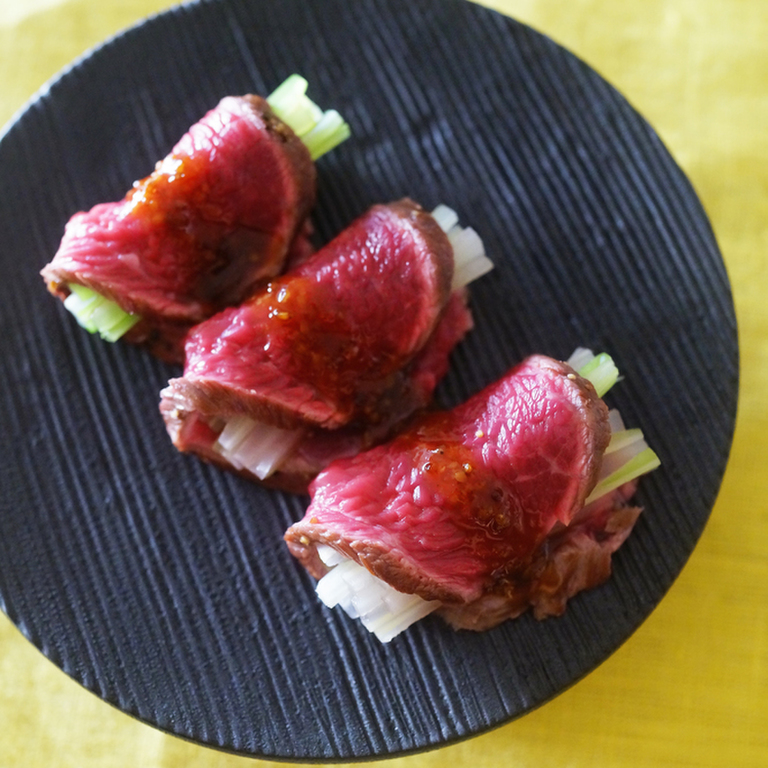 ローストビーフの玉ねぎ赤ワインソースBONIQ ボニーク 公式低温調理レシピサイト