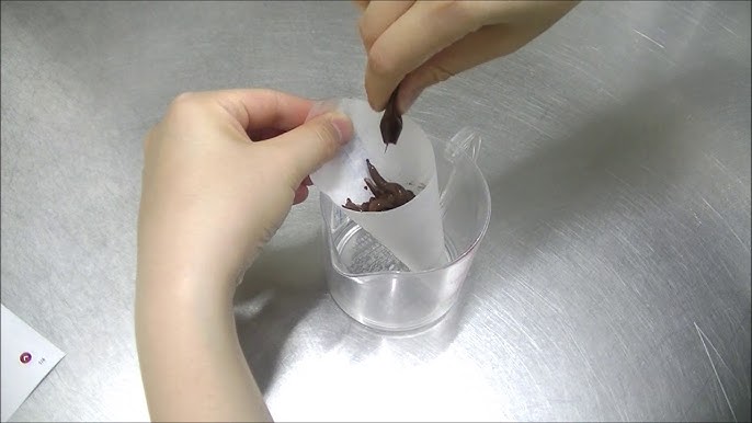 チョコ文字やアイシングに ペーパーコルネの作り方