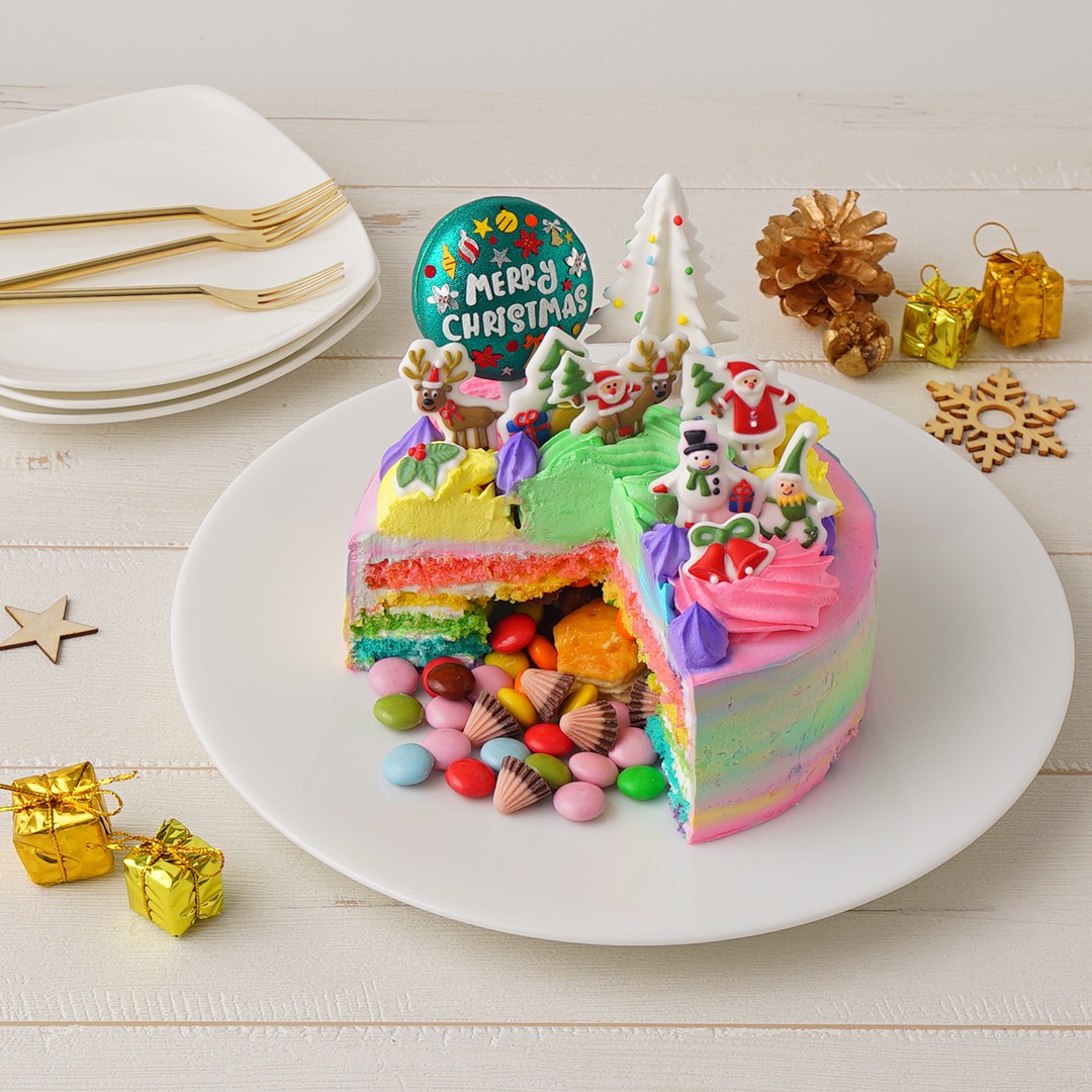 ギミックケーキのご注文でした🎂 中身には、マーブルチョコやアポロなど定番のチョコ菓子を使用しております🍫 ご注文ありがとうございました🥰ご注文・お問い合わせは公式LINEよりお待ちしております♪ ⚠︎ご希望日の2週間前までのご注文をお願いしております