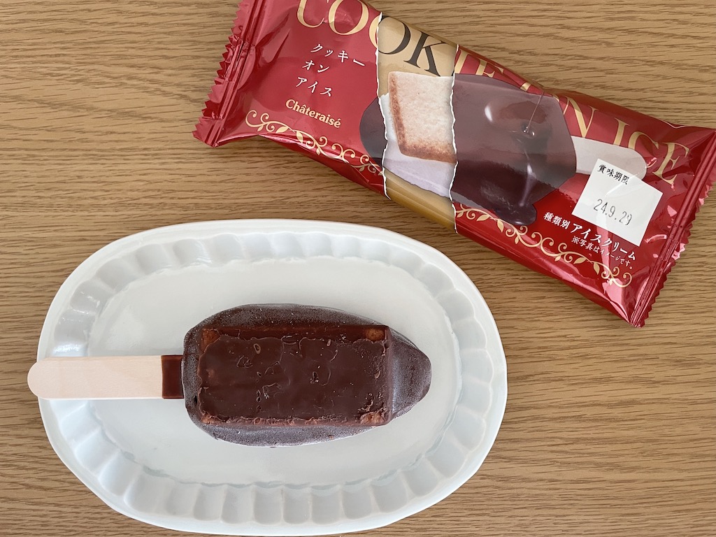 バニラアイス×ほろ苦いブラッククッキーのハーモニーが楽しめる✨『ハーシークッキー＆クリームアイスバー』11 15 月 発売🍦💙Nom deplume ノンデプルーム