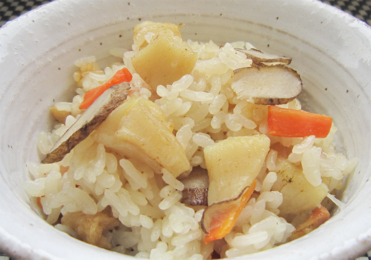 海の幸をご飯にギュッ♪「ホタテの炊き込みご飯」の作り方 - macaroni