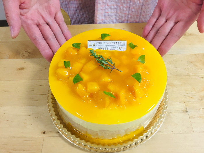 ベリー飾りの濃厚レアチーズケーキ