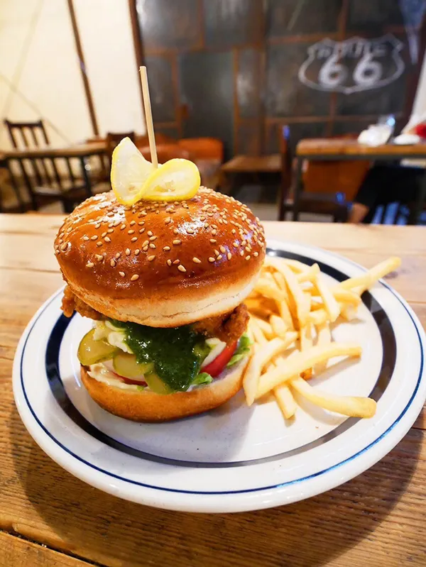 二子玉川 話題の倉庫カフェ「カフェ ソウルツリー」