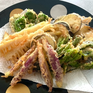 ぜんまいの天ぷらを美味しく作るコツとは？下処理やカロリーも解説食・料理オリーブオイルをひとまわし