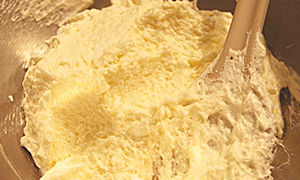 楽天市場 なつかしの バタークリーム ケーキ 5号 15cm 6号 18cm 7号 21cm ホールケーキ ショートニング不使用 誕生日ケーキ 昭和レトロ バター バターケーキ ギフト スイーツ プレゼント 誕生日 洋菓子 お取り寄せ ギフト 手土産 懐かしい お祝い 贈り物 有名 50代 60代