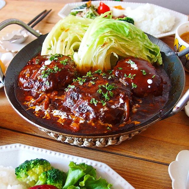 ハンバーグエッセイ本 「JUNAさんの最強で最愛の家ハンバーグ」新発売！日本ハンバーグ協会