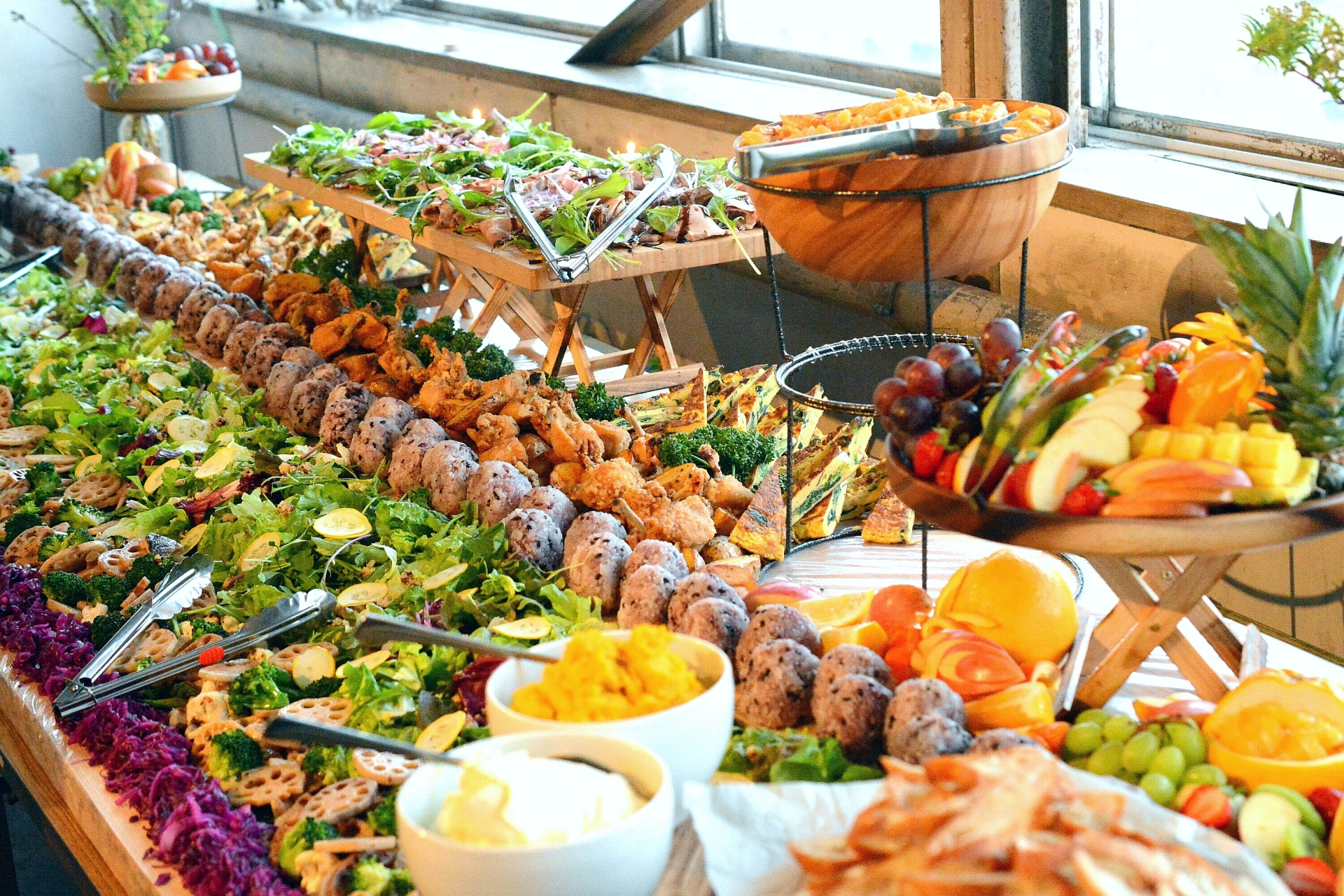 夏のパーティー料理 簡単ごちそう！３０分で華やか夏の持ち寄り料理６品 キッシュ チキン南蛮 夏野菜と豚肉の重ね焼き 夏野菜 前菜 ワイン おつまみ おうち居酒屋 作り置き 夕ご飯 簡単レシピ