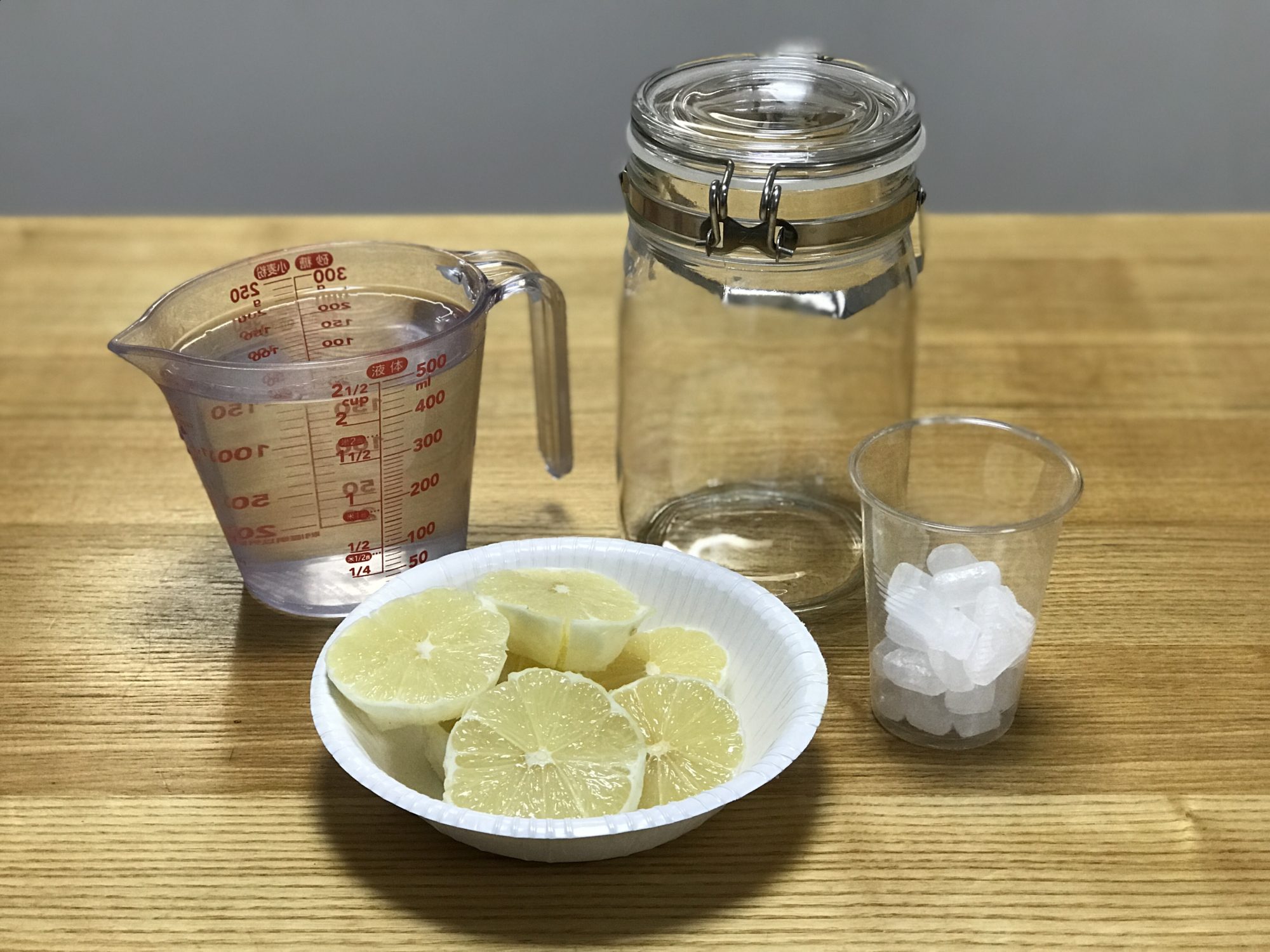 爽やかな香り広がる♪ 「レモン酒」の作り方とおすすめの飲み方 - macaroni