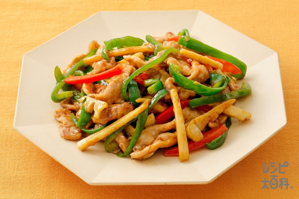 ココもおいしく食べられます🍚キャベツの芯、捨ててますか❓❓ それ！！もったいないです😲 じっくり火を通すと、とても甘くておいしく食べられるんです✨豚の脂と 胡麻ドレッシング のコクでとっても簡単でおいしい肉巻き をご紹介😋材料 ２人分豚バラ