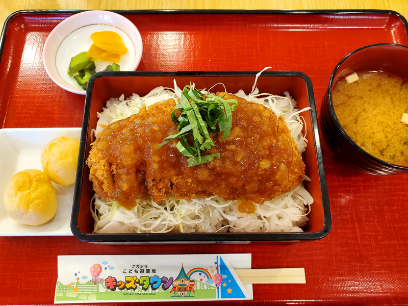 ナガシマスパーランド内のシャトルスナックがリニューアルオープン‼️ 大人気のチュリトスなど大満足のラインナップ😀 アメリカンな雰囲気を感じながら、 遊園地を楽しもう🎢ナガシマスパーランド夏休み三重県遊園地夏ナガシマリゾートグルメスイーツ