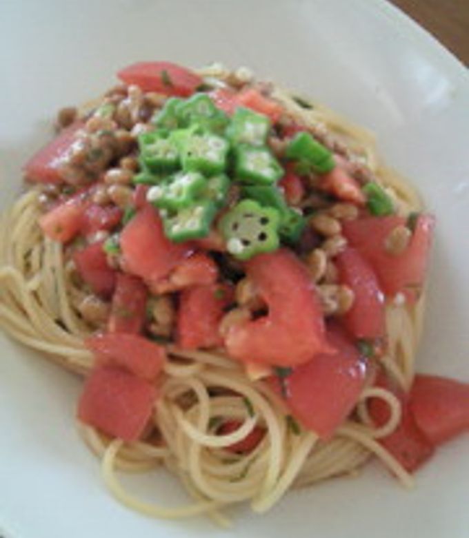 イタリアンシェフ直伝 納豆パスタのレシピ。切って混ぜてゆでるだけ