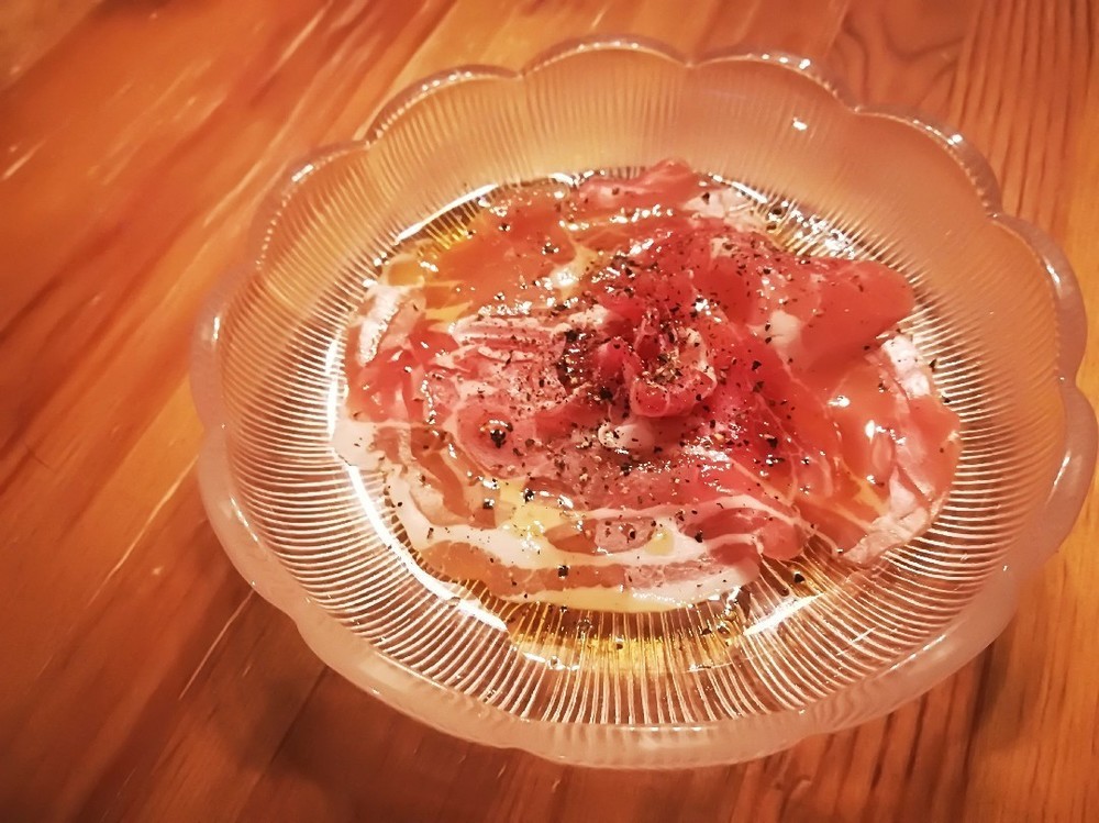 食卓を映えさせるなら？ 『生ハム』の盛り付けテクに「かわいい」「簡単」 – grapeグレイプ