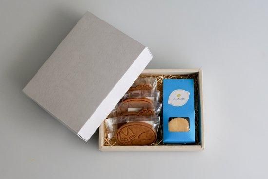 きつねのおやこ缶 と くまのおやこ缶のセットこむぎのおいしいおかしkonugino oishii okashi焼き菓子・クッキーギフトギフト プレゼントのMOO:D MARK by ISETAN 伊勢丹