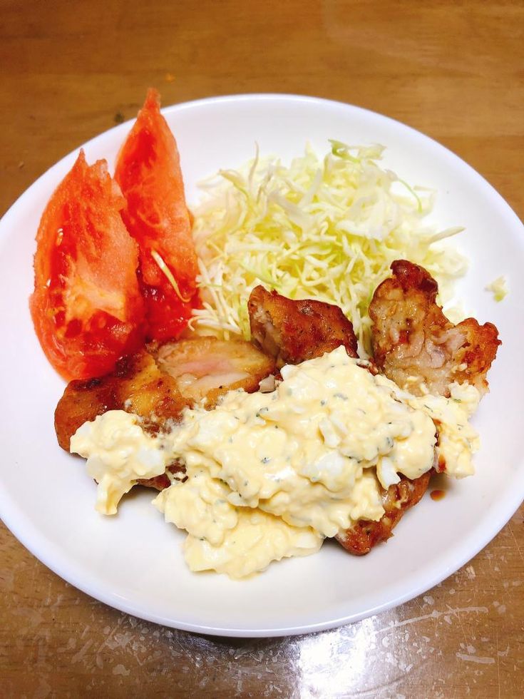 私とニチレイ🍽ニチレイ『特から®』のアレンジレシピ □レシピ 2人前1.『特から®』は耐熱皿にのせ、袋の表示に従って電子レンジで加熱する2.レタスは一口サイズに切っておく 3.玉ねぎ・パプリカは5mm角程度の粗みじんに、ゆで卵は粗く刻む 4.Aの材料をよく混ぜる