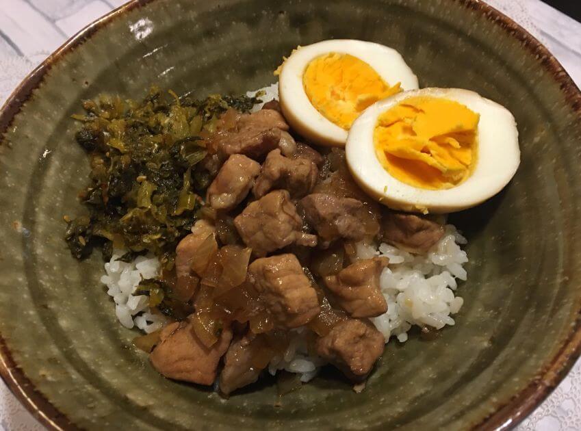 魯肉飯 ルーローハン は、やわらかく煮込まれた豚肉と香辛料の風味がたまらない、言わずと知れた台湾の定番料理です。 : 職人.comブログ