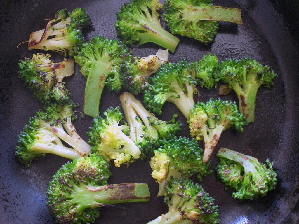 皮がペロン」画期的なブロッコリーの茎の調理法に6万いいね「これなら食べやすい」CHANTO WEB